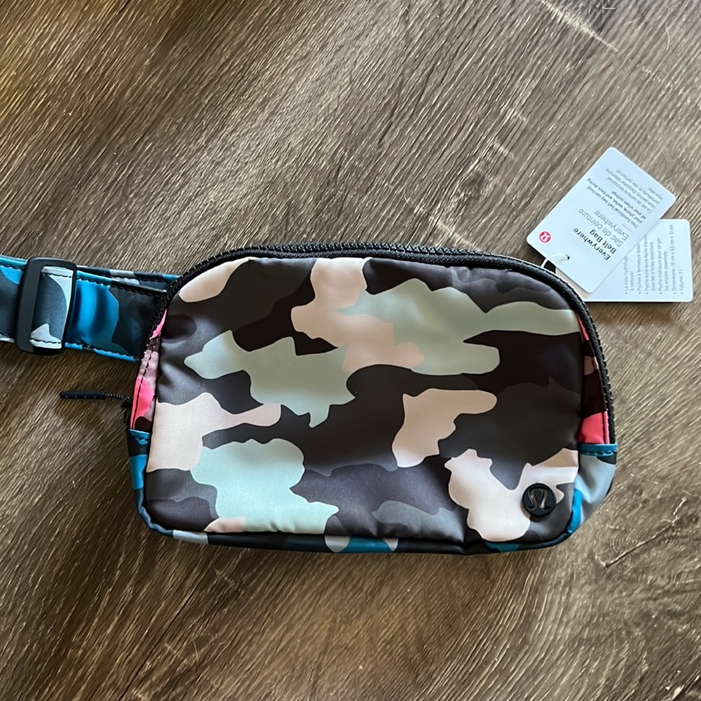 Lululemon Everywhere Belt Bag